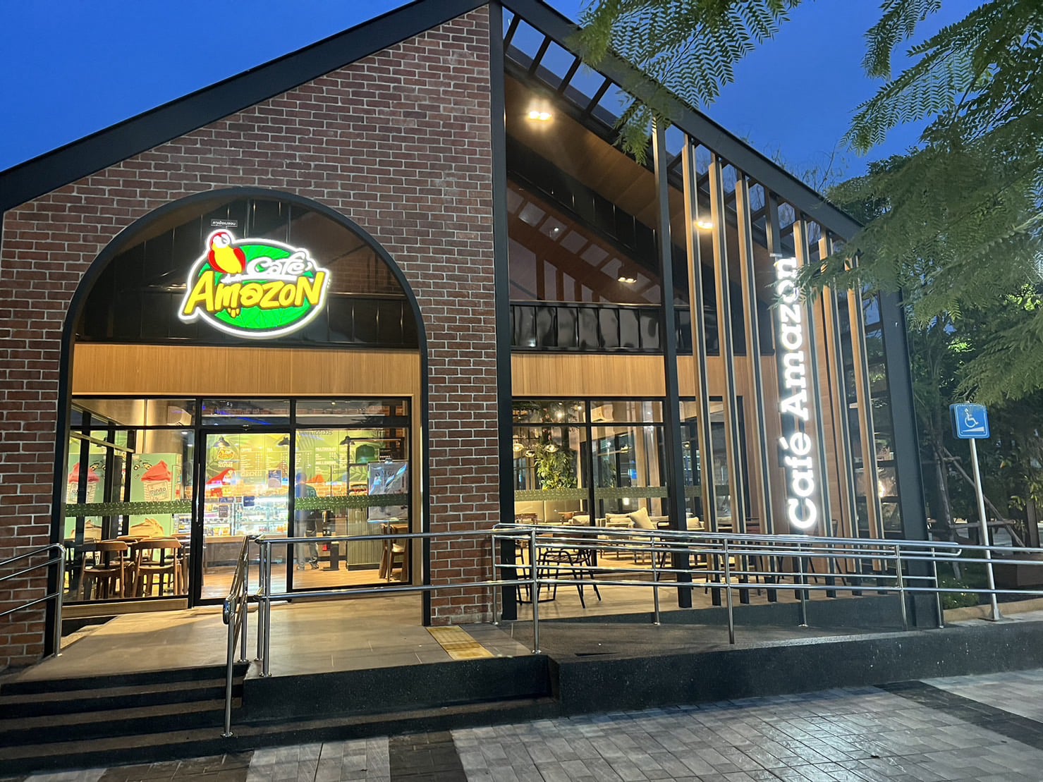 งานปรับปรุงสถานีบริการน้ำมัน ปตท.สาขาวงแหวนตะวันตก (ขาเข้า)